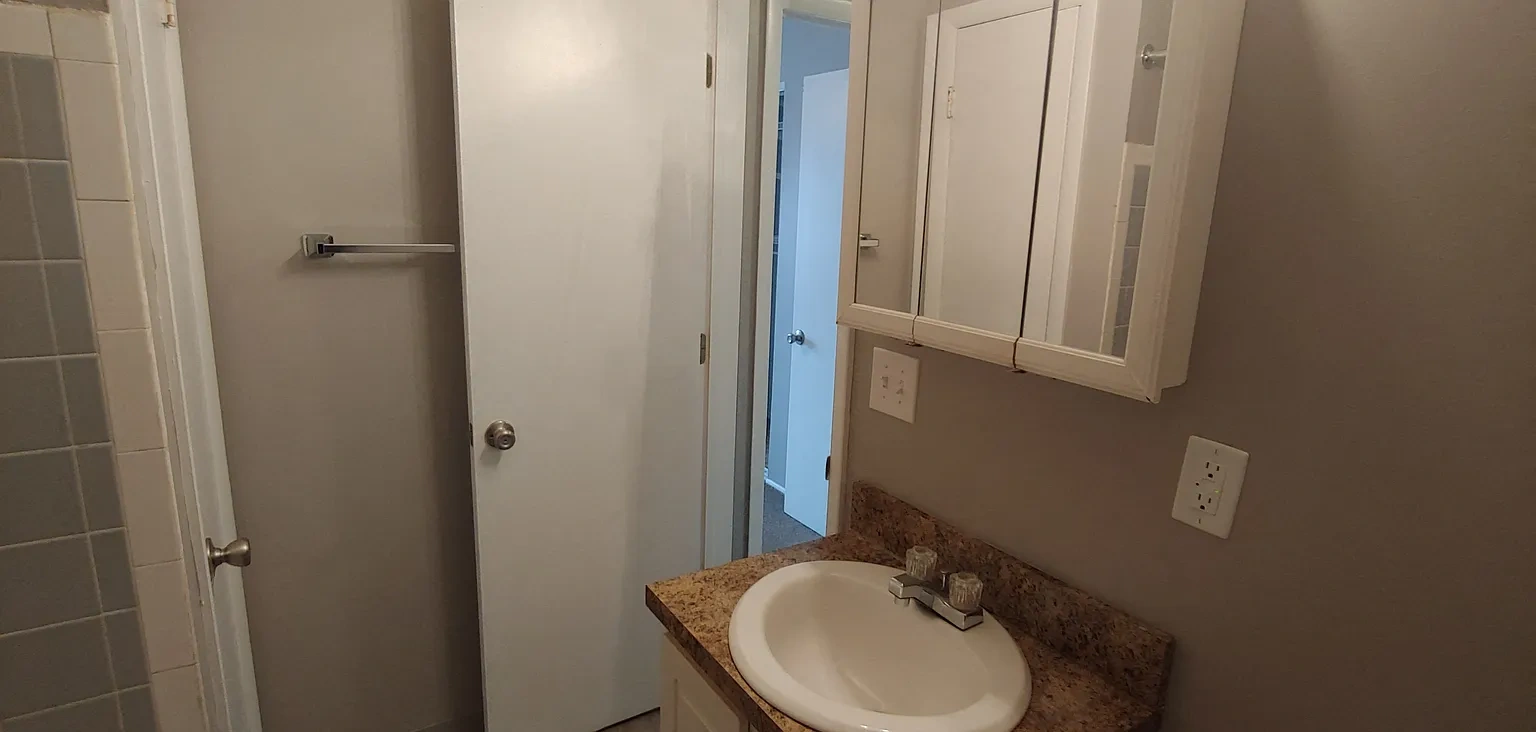 Colonial Club Apartments – photo 5