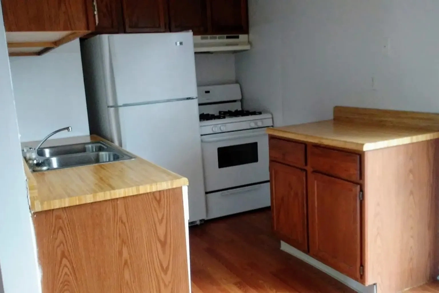Townhouse Village Apartments – photo 3