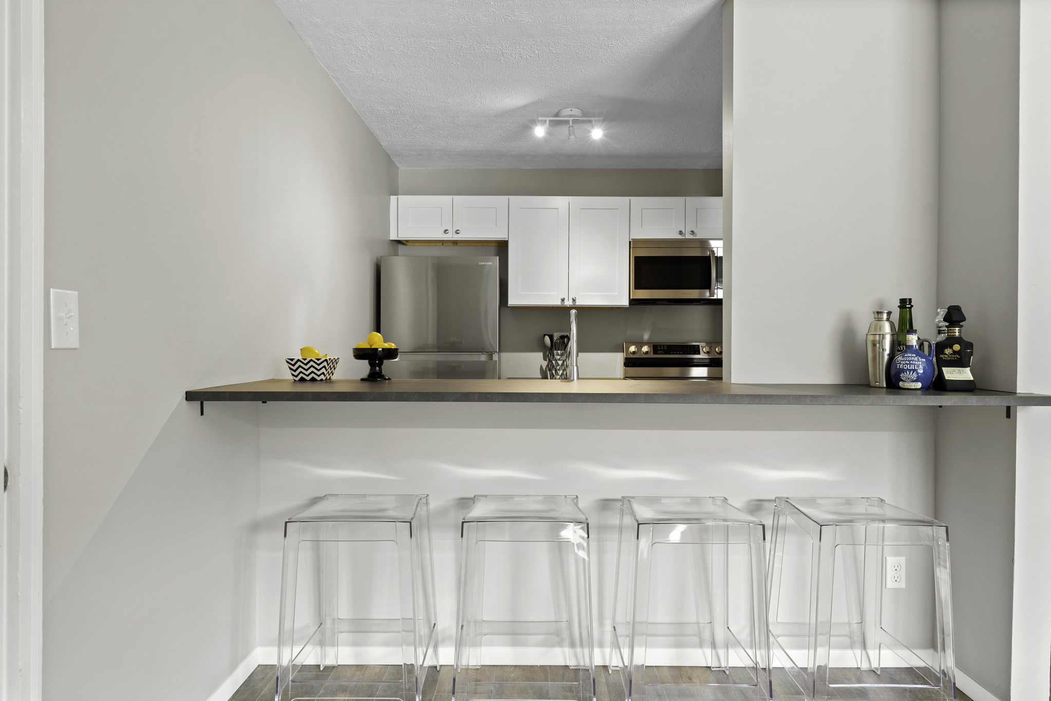 10526 Clifton Blvd unit 103 – photo 4