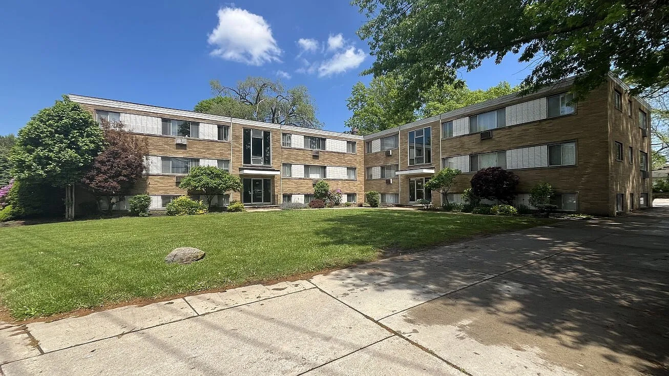 Warren Plaza – photo 2