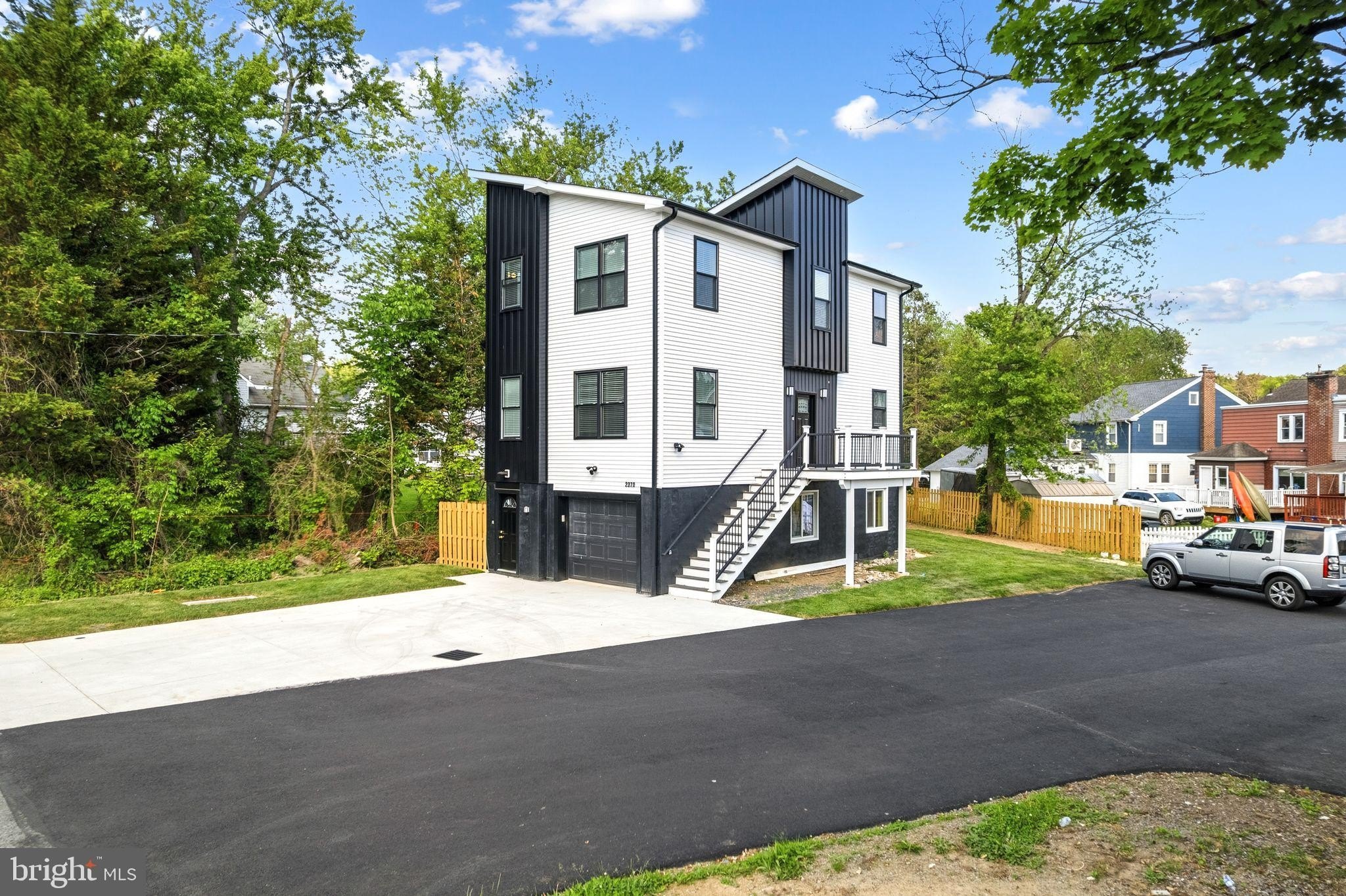 2370 Randolph St – photo 2