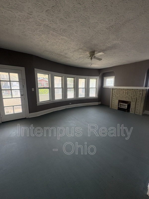 942 Eddy Rd unit 2 – photo 5