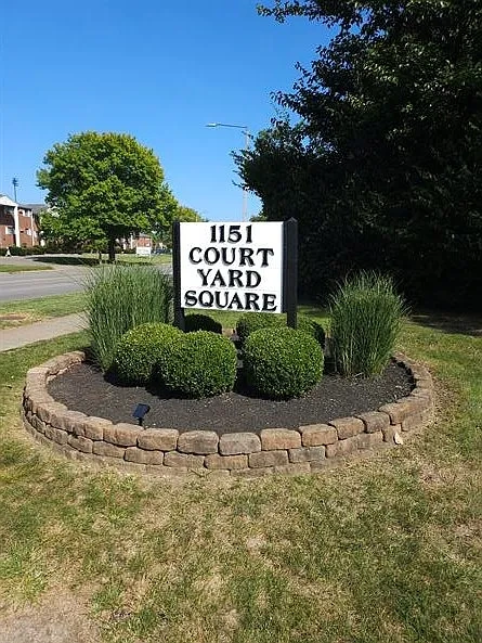 Courtyard Square – photo 4