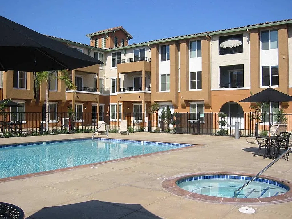 Summer Breeze Apts – photo 2