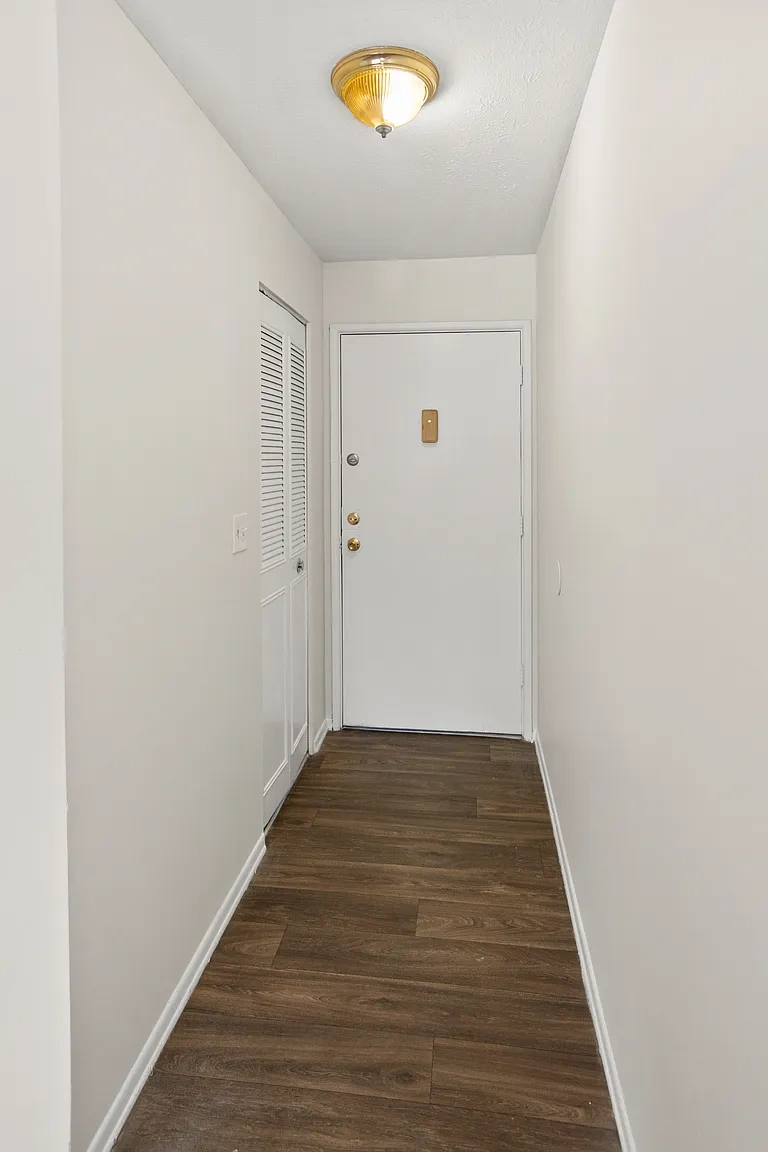 421 Poplar Level Ct, Louisville – photo 4