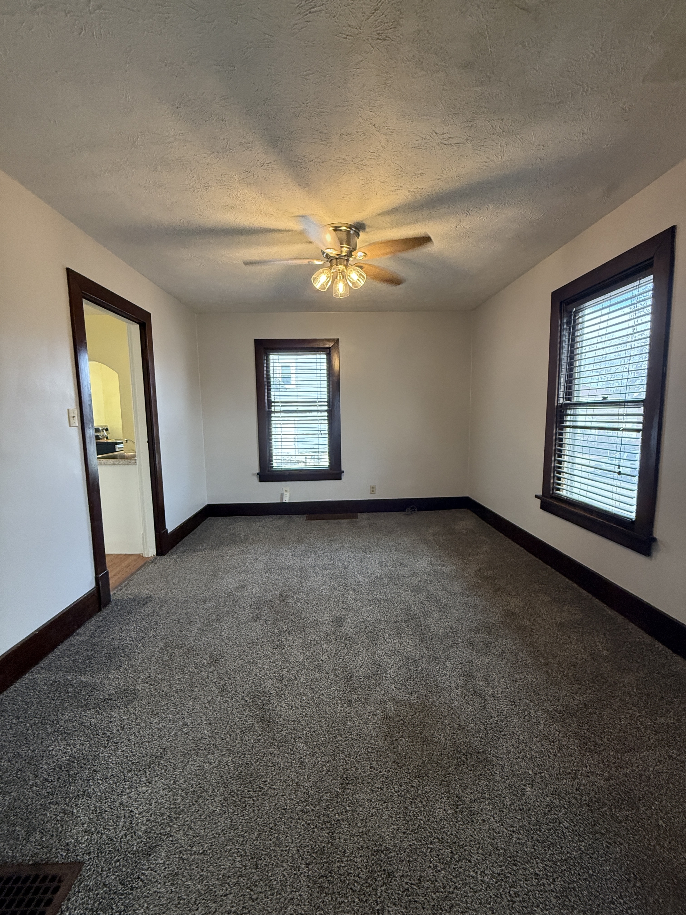 3221 Wayne Ave – photo 4