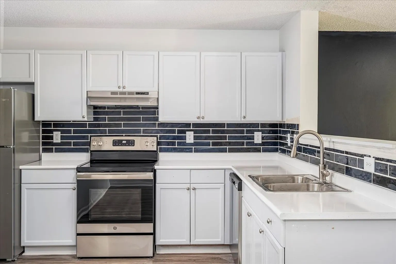 Carlson Bay Luxury Apartments – photo 4