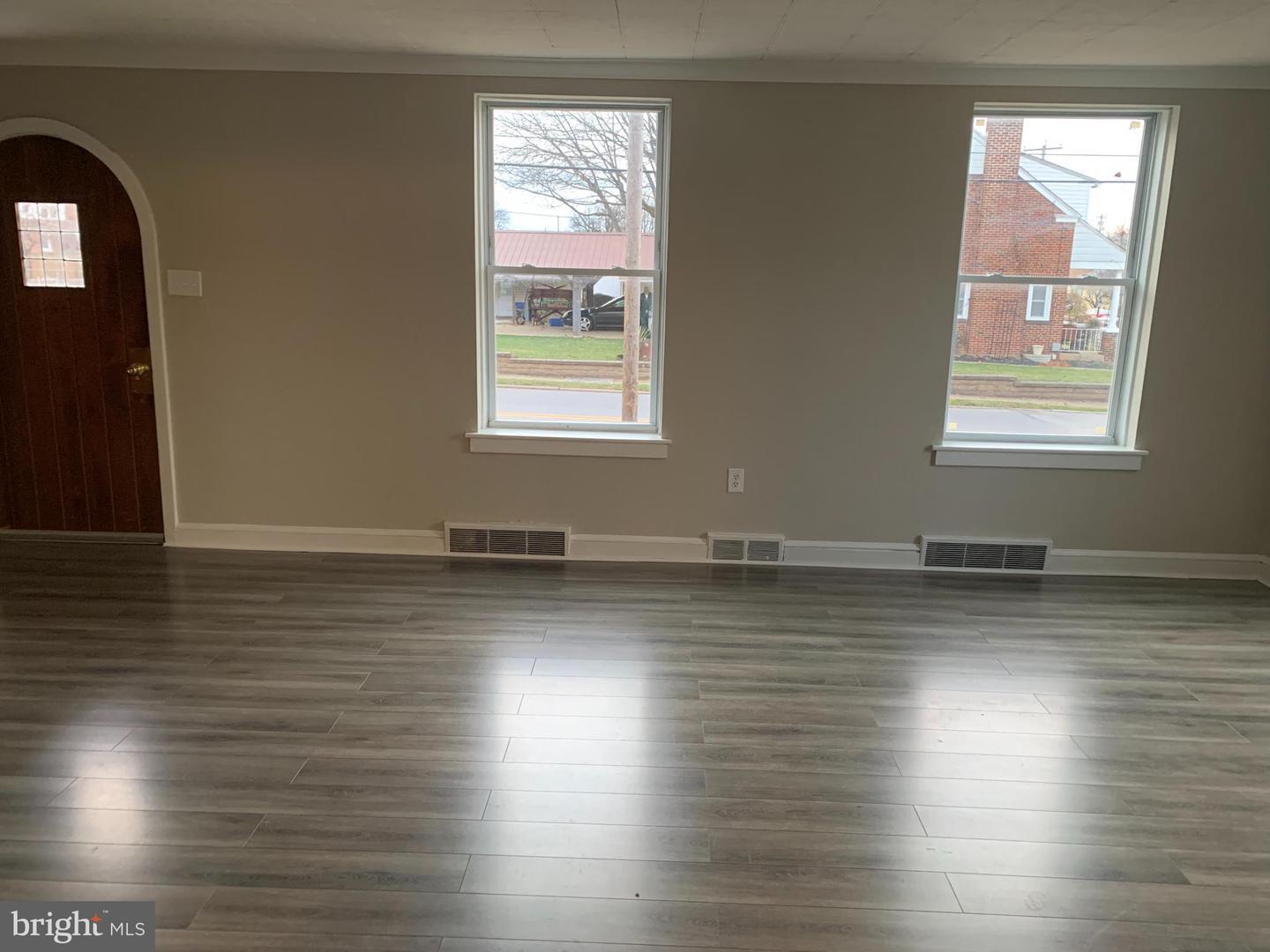 501 Hill St – photo 4