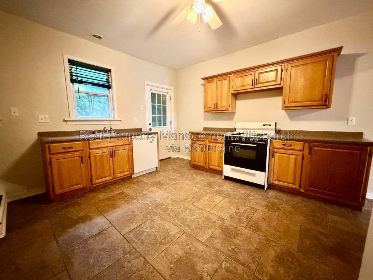 207 Edmond St – photo 4