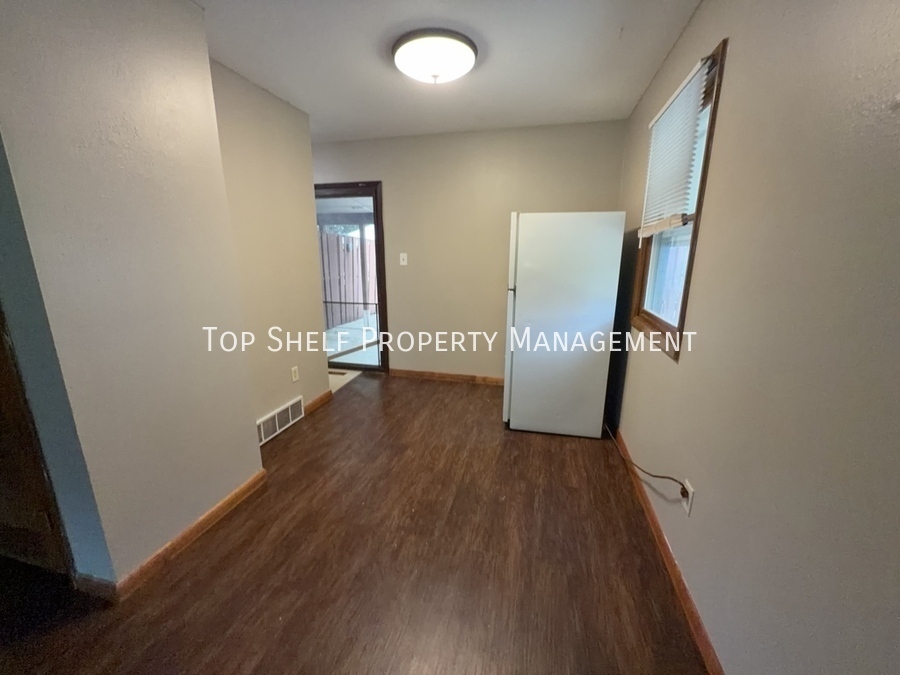 502 Hart Ave – photo 4