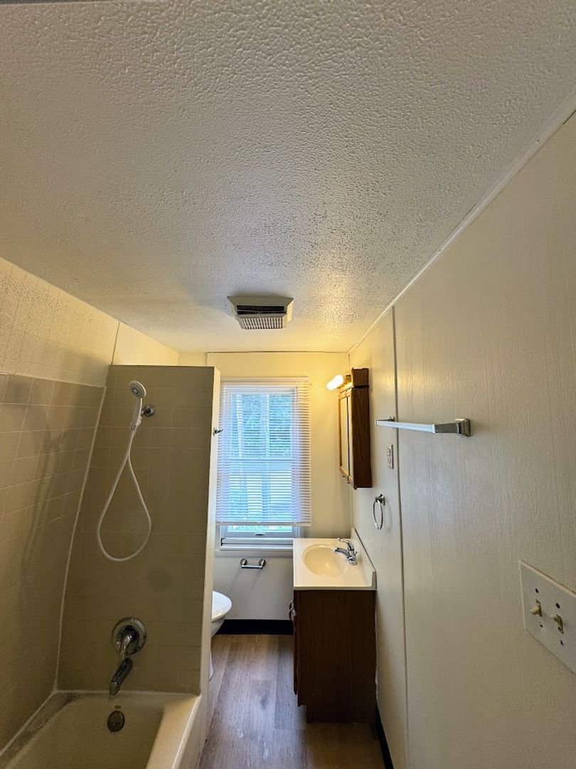 647 5th St – photo 1