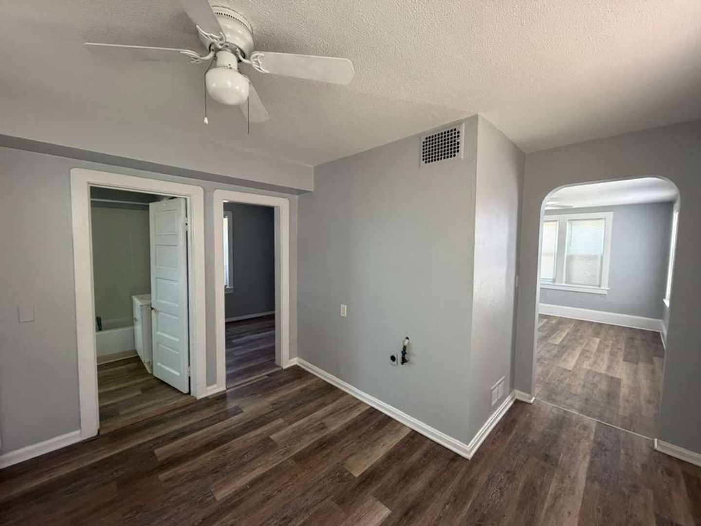 3130 W 33rd St unit Unit 4 – photo 2