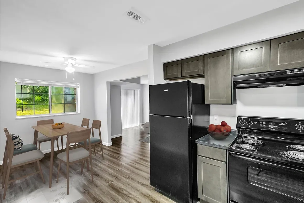 Auburn West Apartments – photo 2