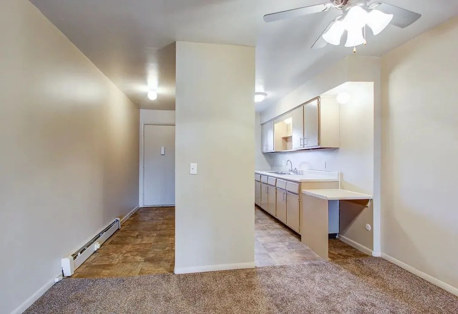 Country Club Apartments – photo 2