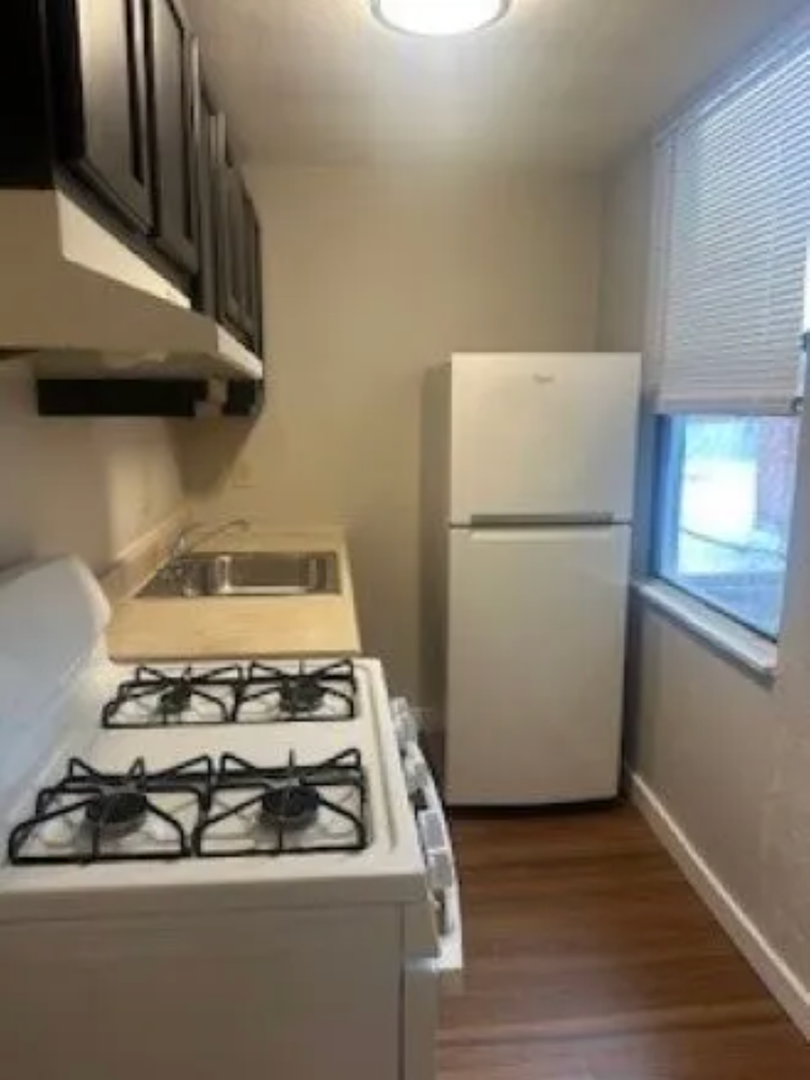 321 Ella St unit 12 – photo 3