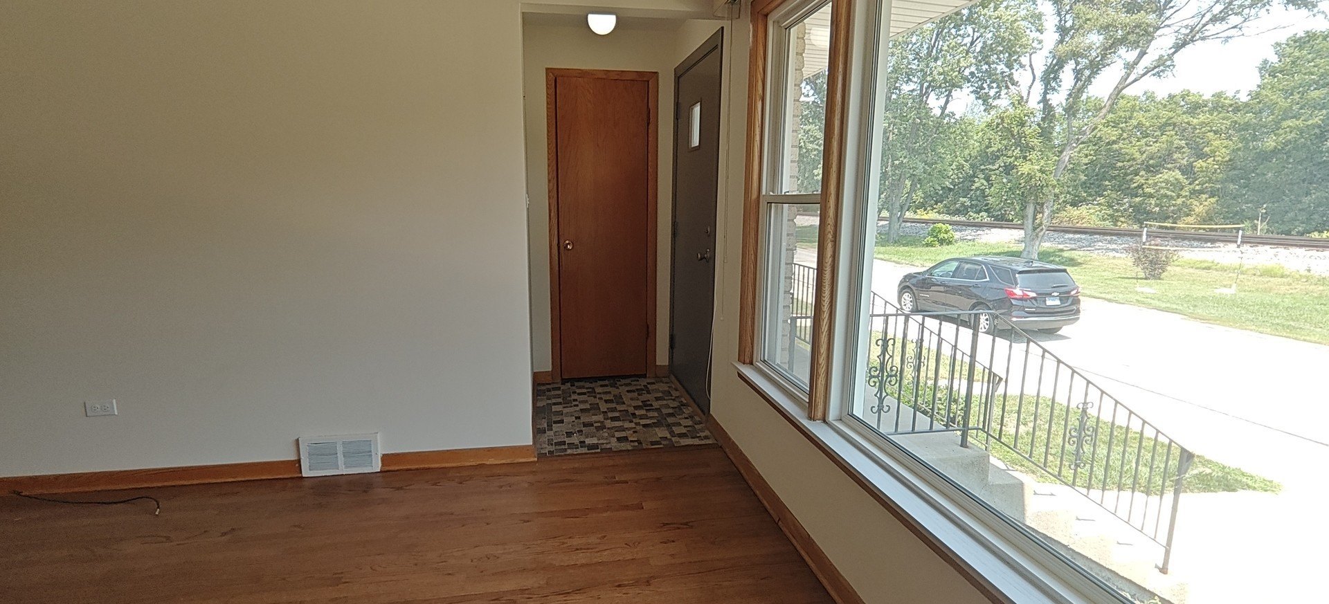 10824 S Sacramento Ave – photo 2