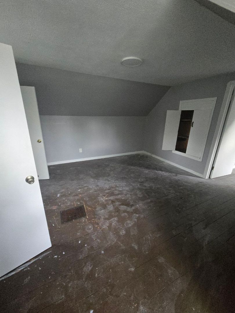 14205 Sylvia Ave – photo 4