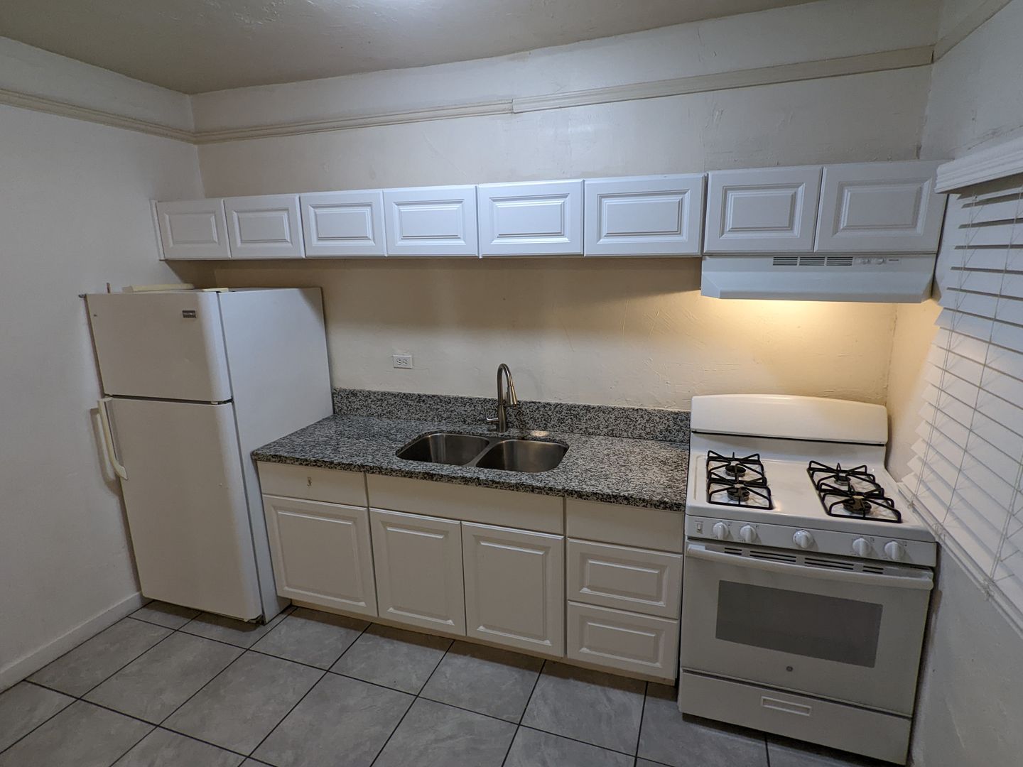 560 S Madison Ave unit 04 – photo 3