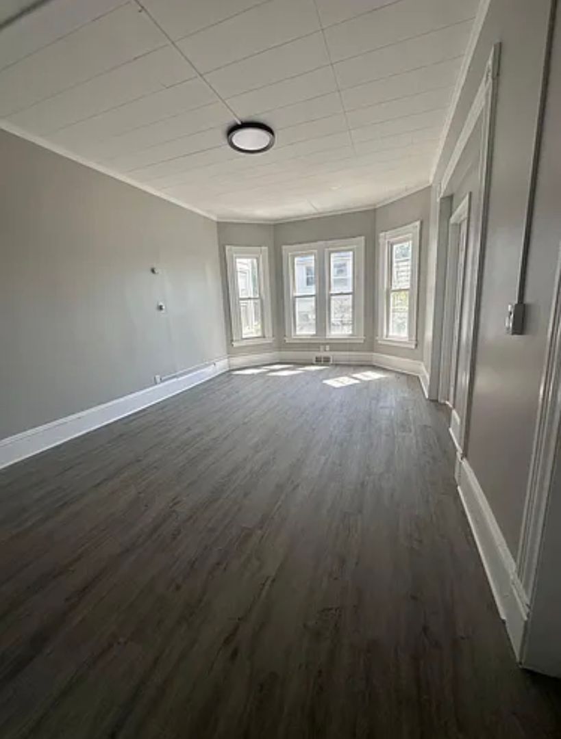 47 Hart St unit 1 – photo 3
