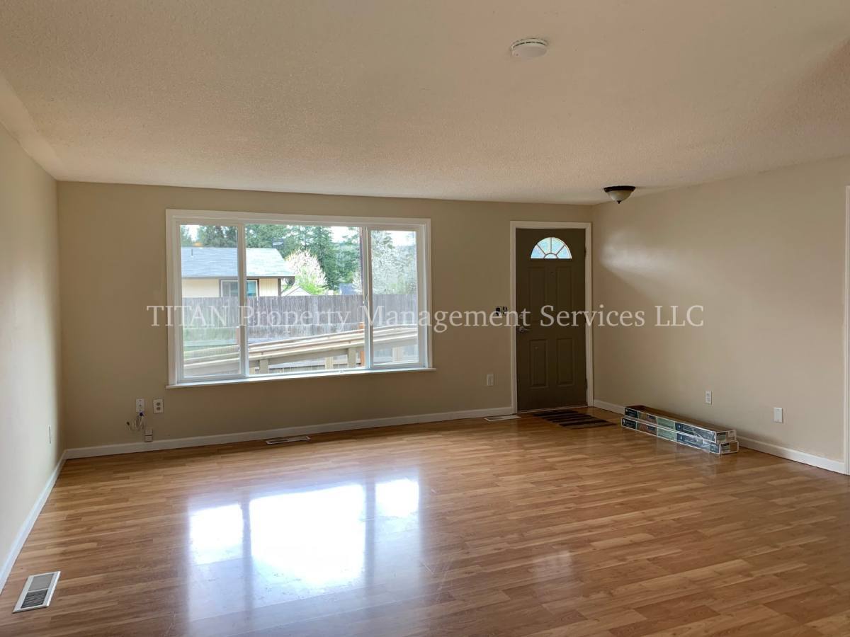 798 E Bridge St – photo 2