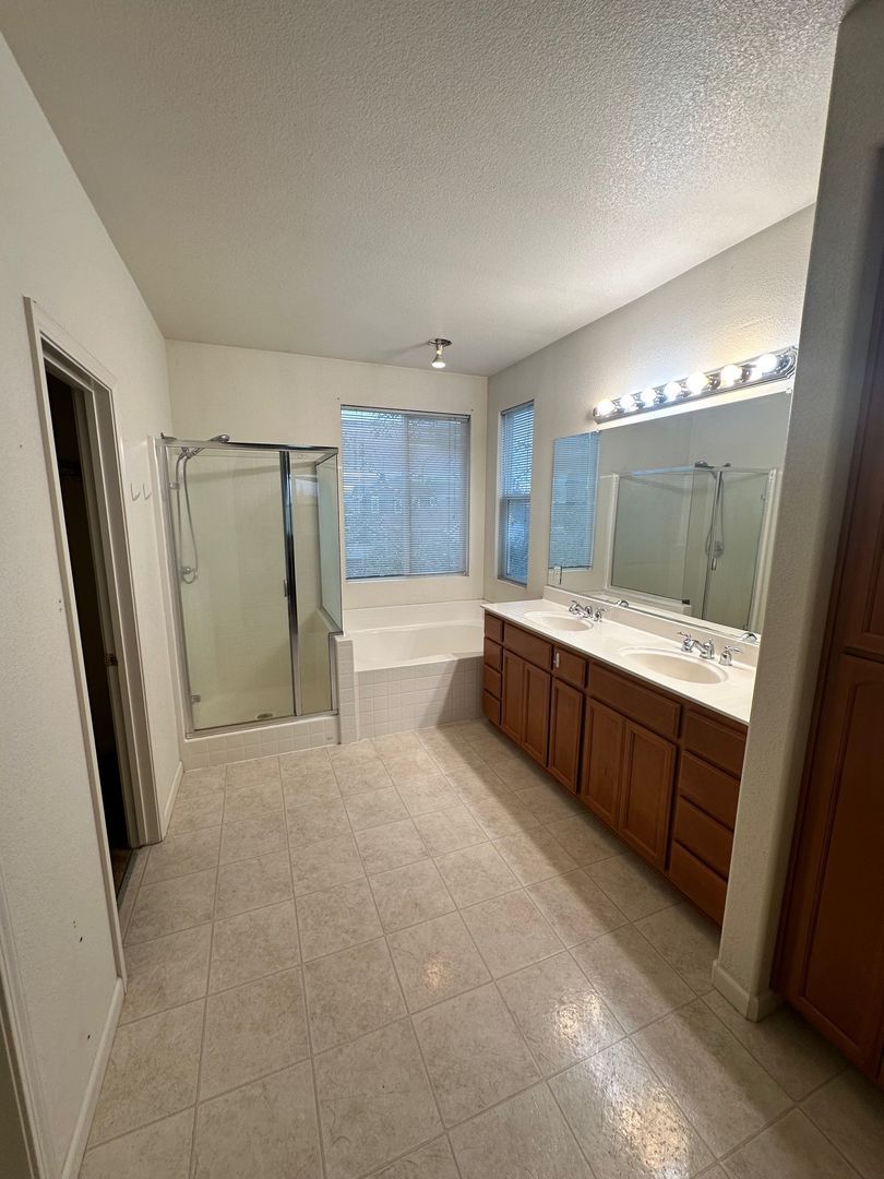 2161 Chapman Oak Dr – photo 5