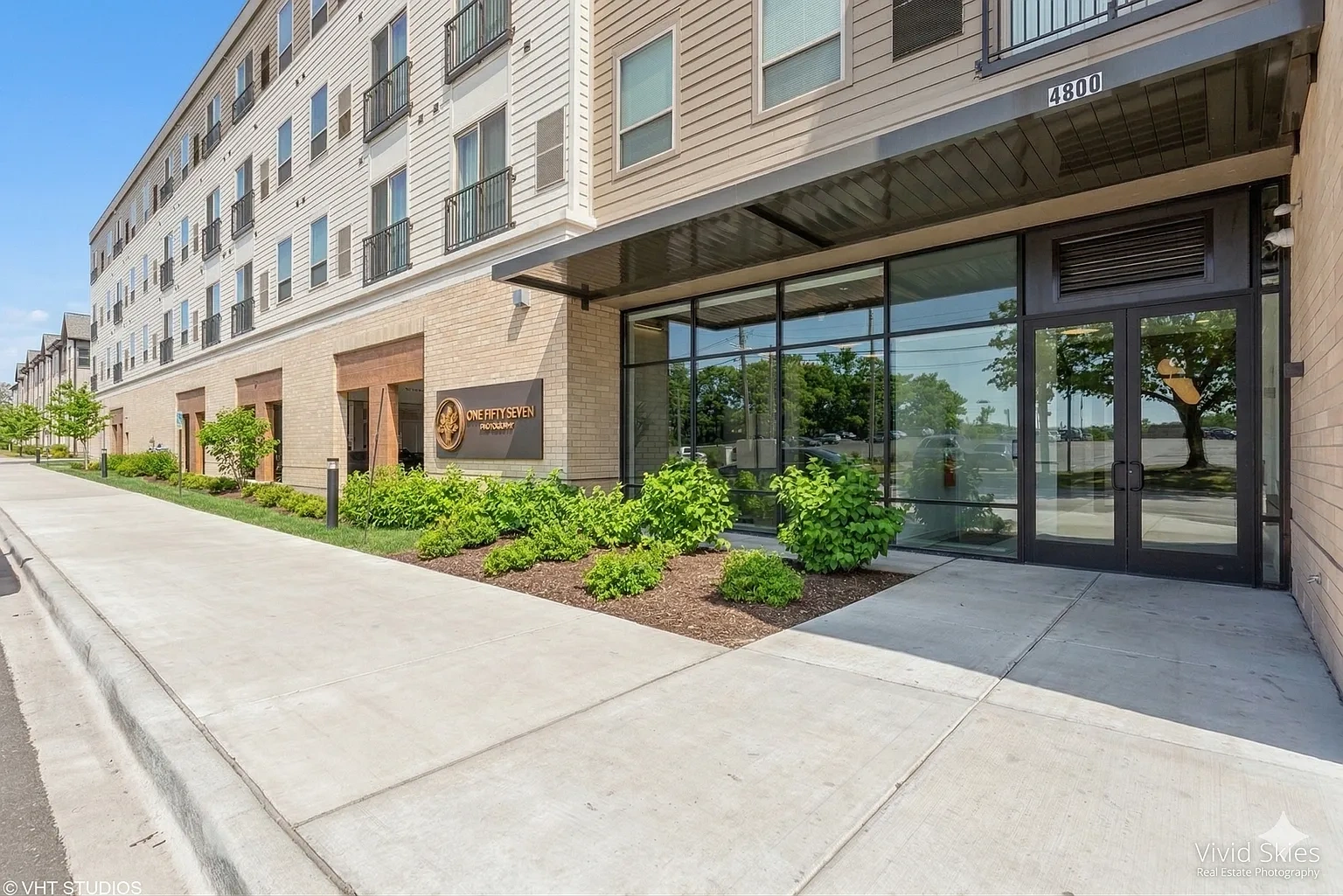 One Fifty Seven Oak Forest – photo 2