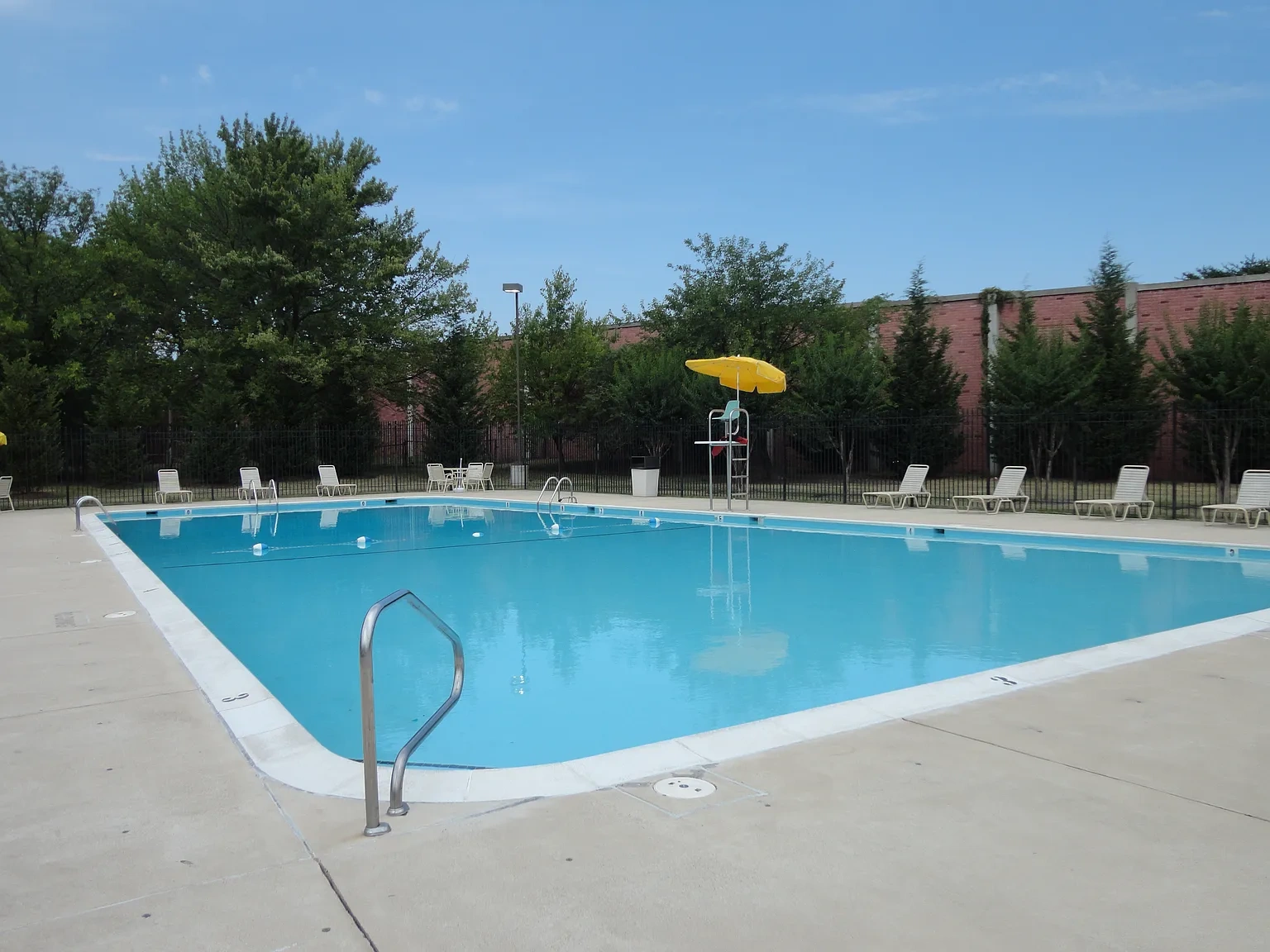 Courts of Camp Springs – photo 1