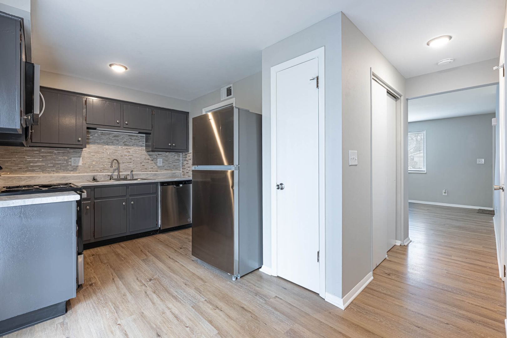 4370 Flowerdale Ave unit 4370 Flowerdale Ave C – photo 5