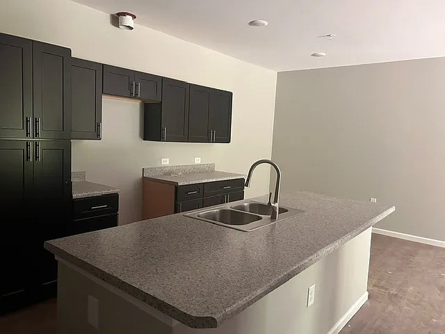 Lakeview Terrace Apartments – photo 1