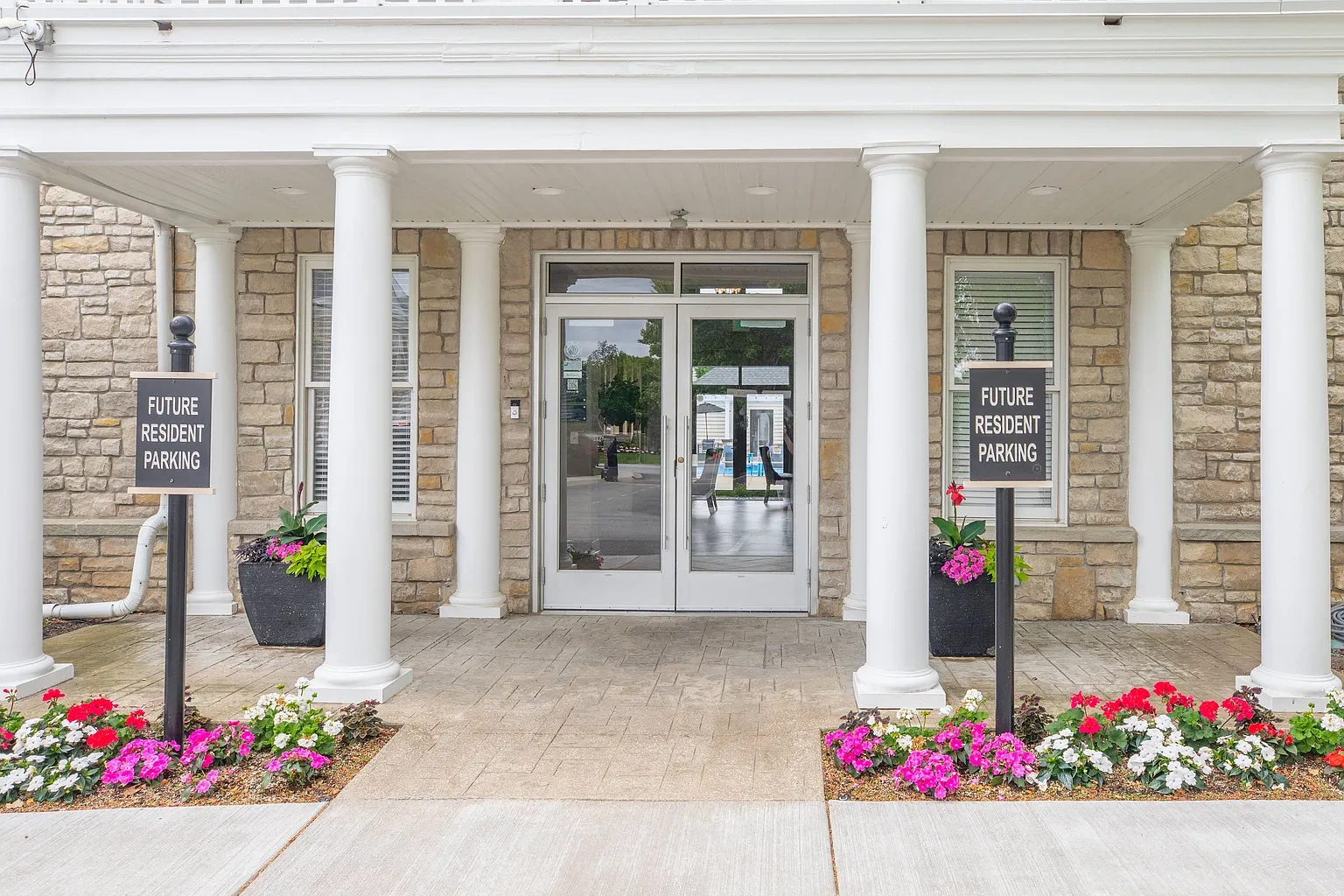 The Residence at Barrington – photo 3