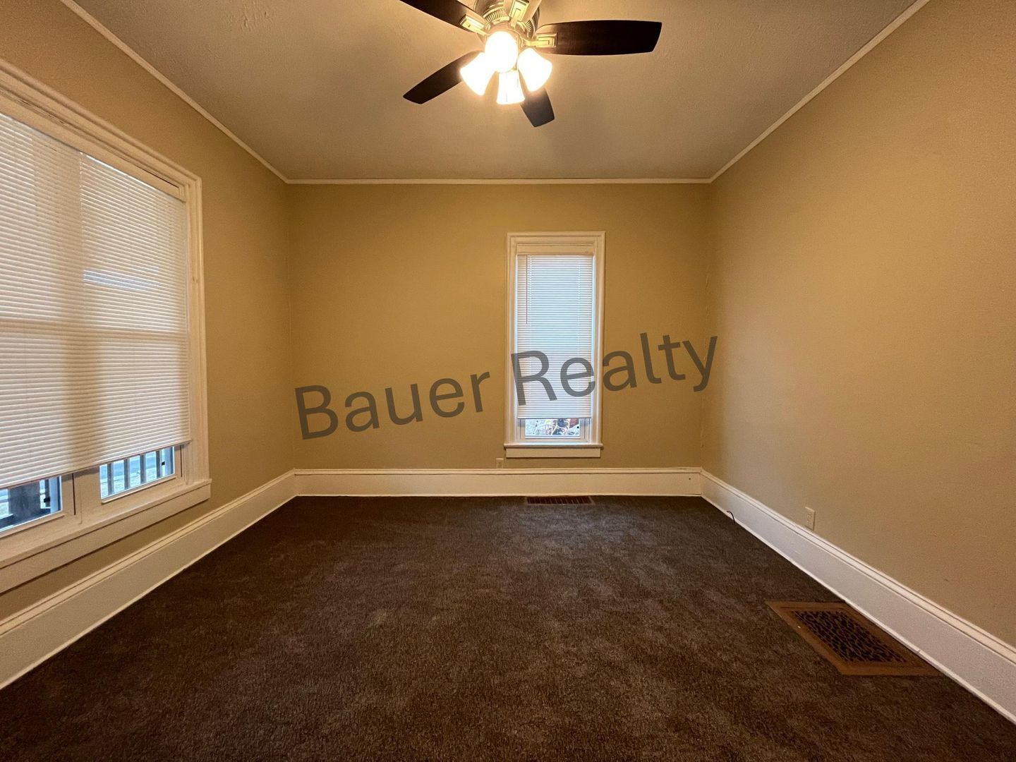 412 W 4th St unit 412 – photo 3