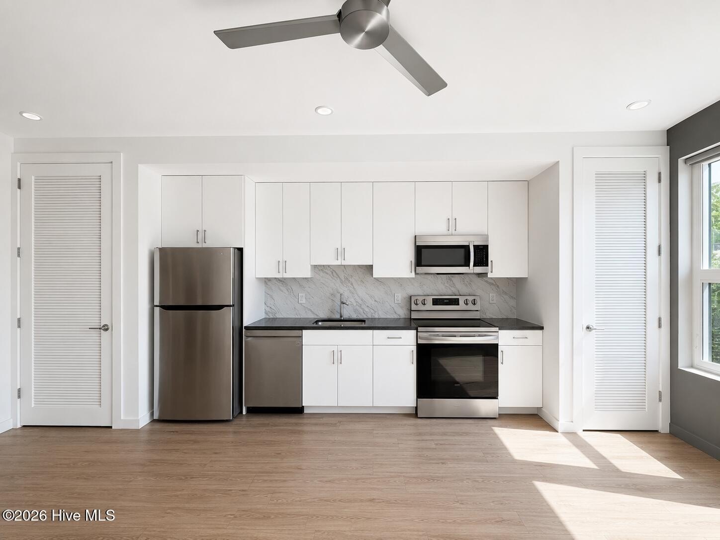 919 Castle St #204 – photo 2