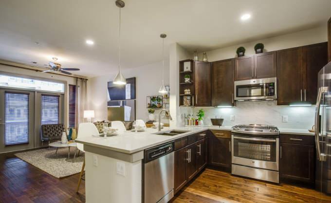 621 Yale St – photo 3