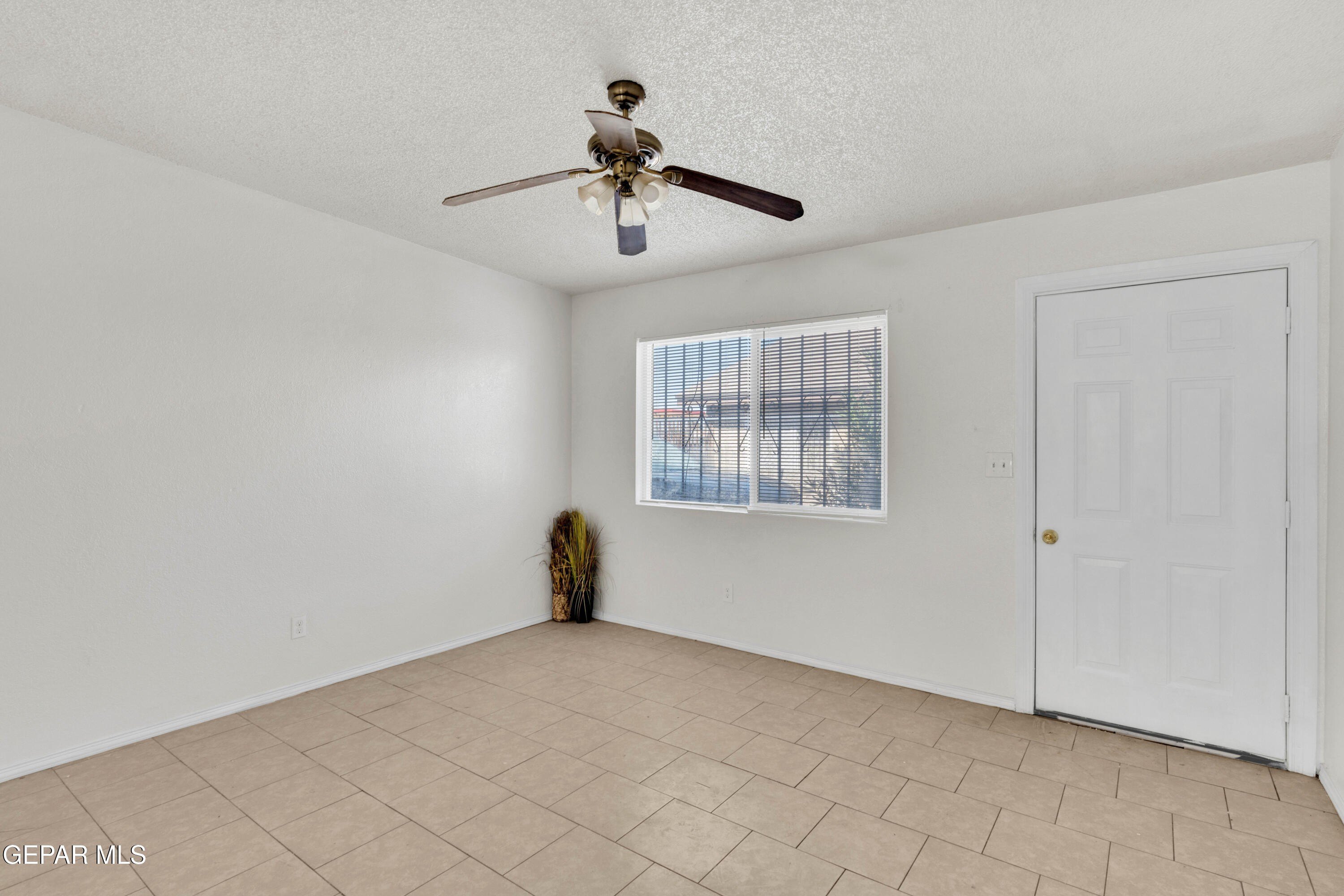 2812 Van Buren Ave #A – photo 5
