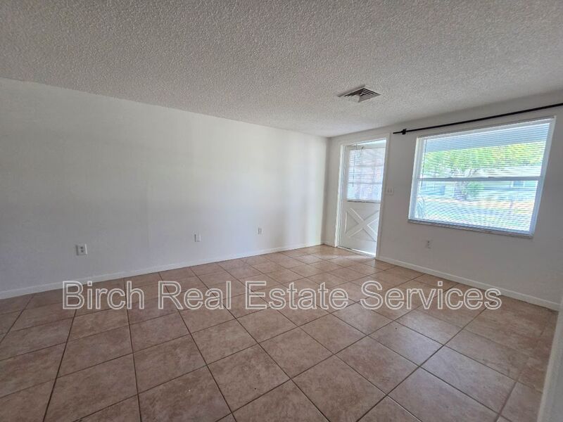 6839 Forest Ave – photo 2