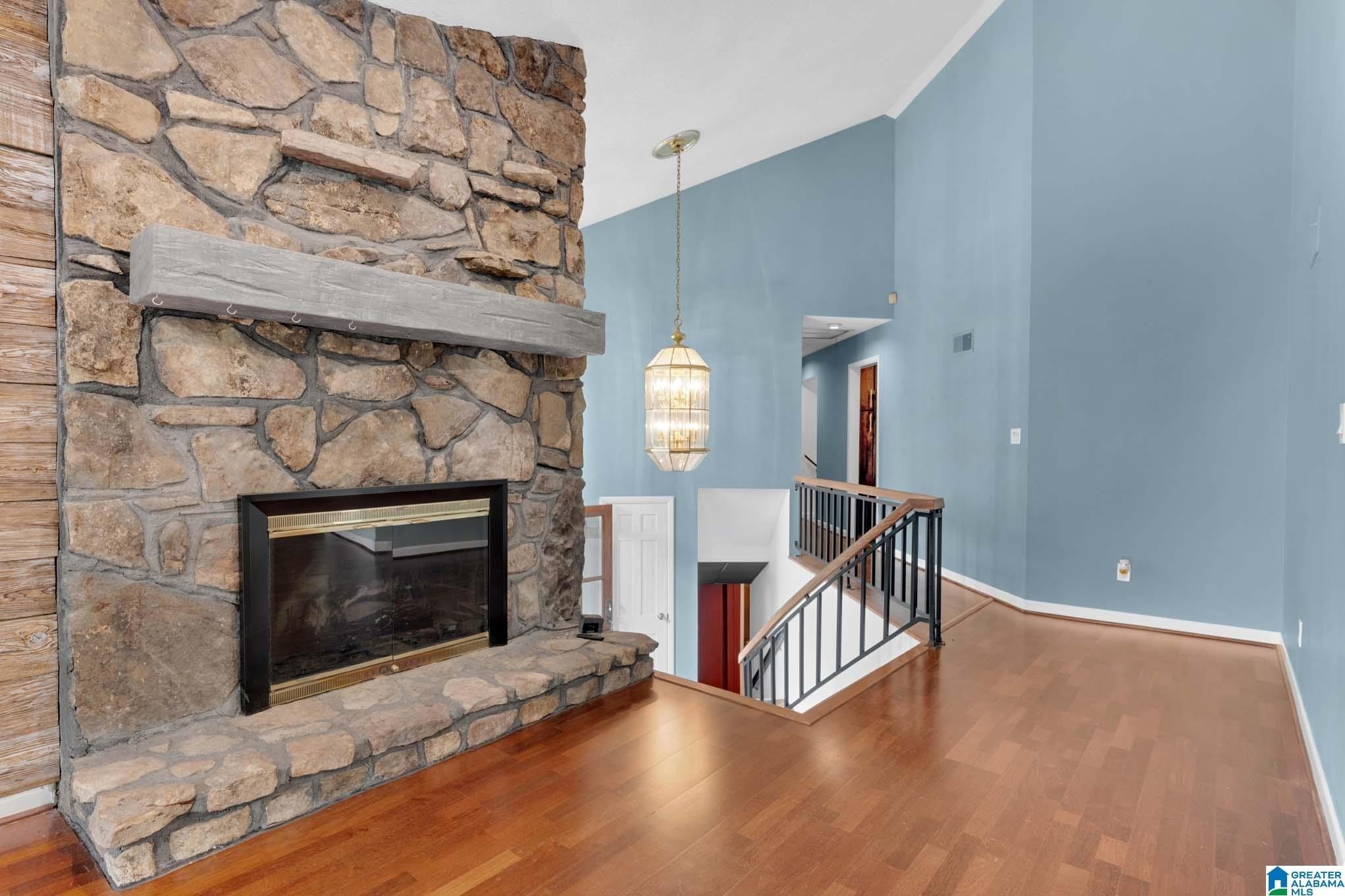 373 Laredo Dr – photo 3
