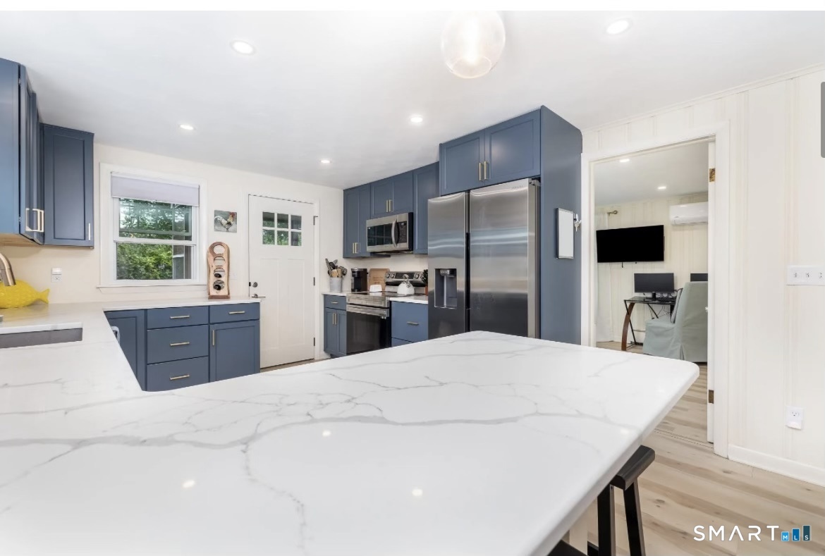 30 Mohican Rd – photo 3