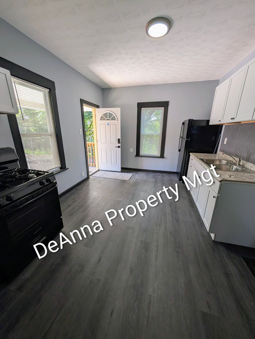 1431 Rowley Ave unit Down – photo 5