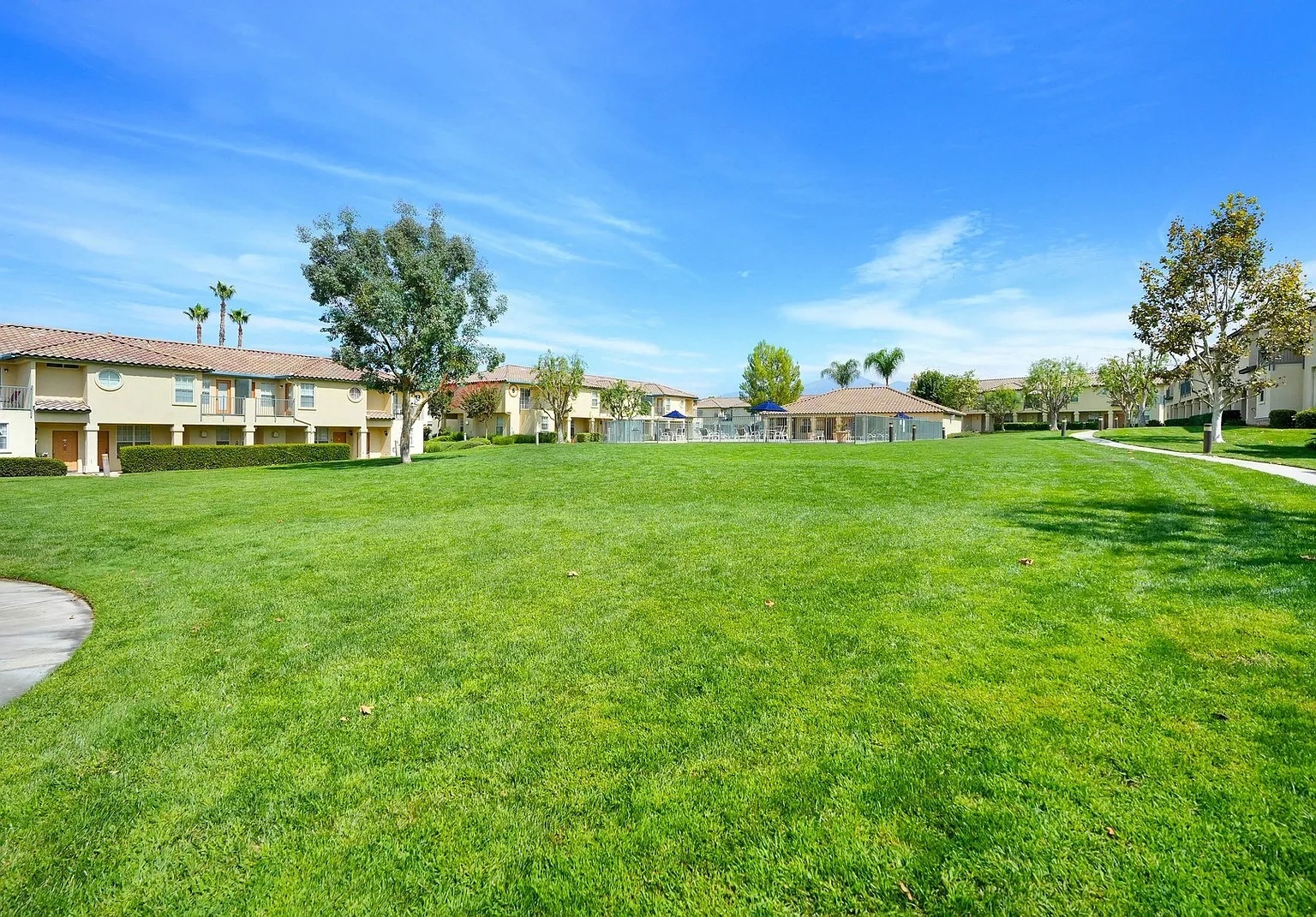 La Villa Apartments – photo 1