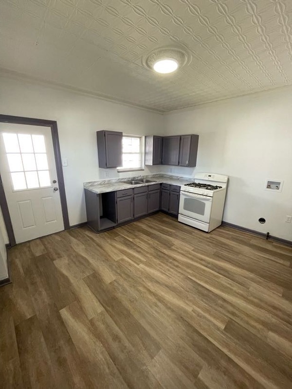 405 Millbridge St – photo 5
