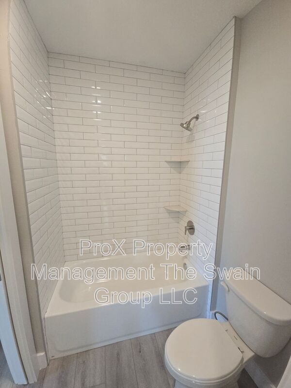 701 Bates Ave SW unit 201 – photo 3