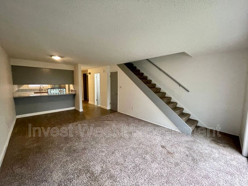 1960 33rd Ave unit 04 – photo 5