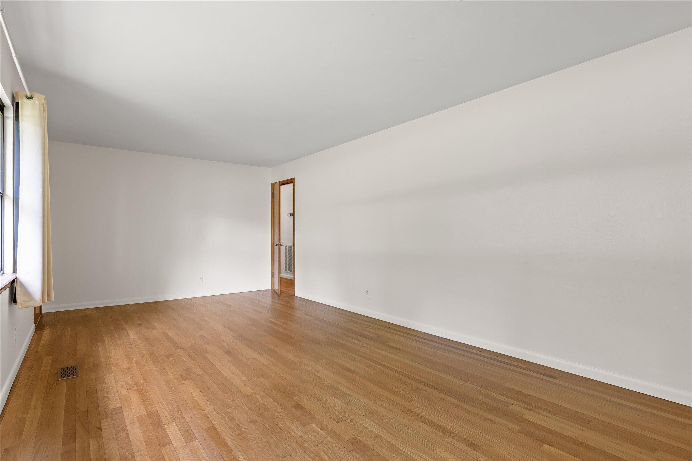 517 Randall St – photo 5