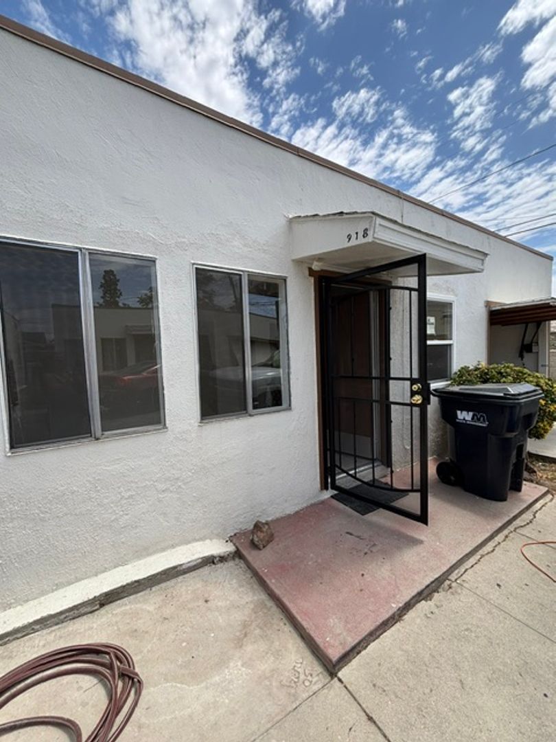 918 W Hays St – photo 1