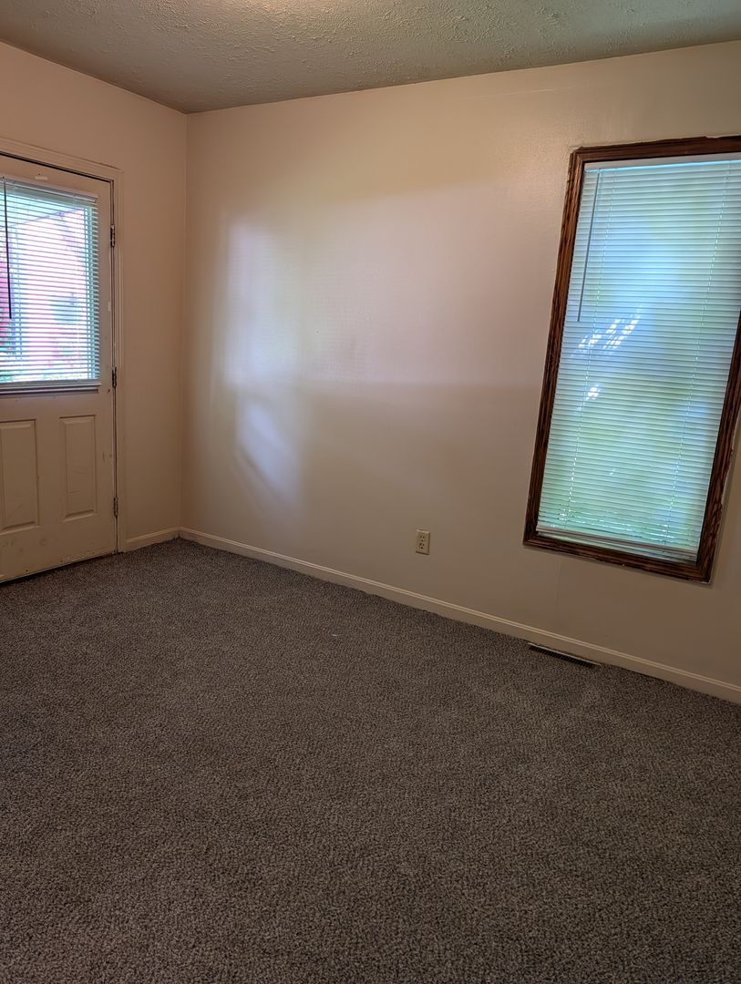 205 1/2 E Montgomery St unit C – photo 1