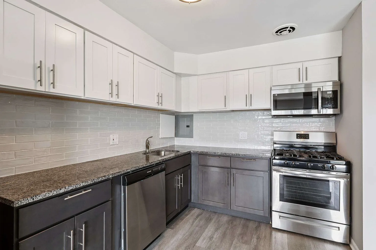 Henry on the Park Apartments – photo 3