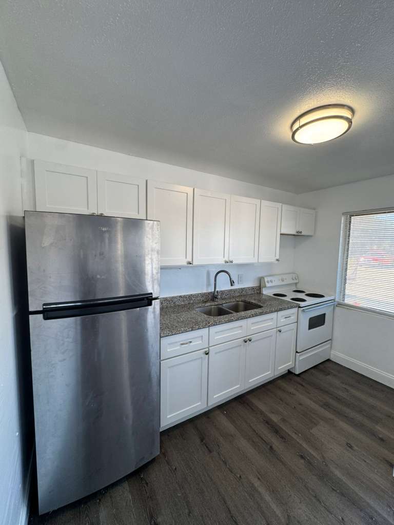 965 W 36th St unit 8 – photo 4