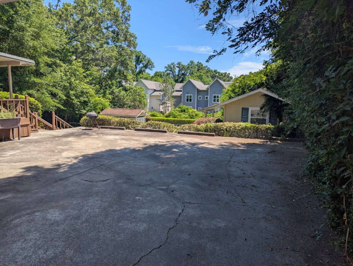 610 W Charlton St – photo 5