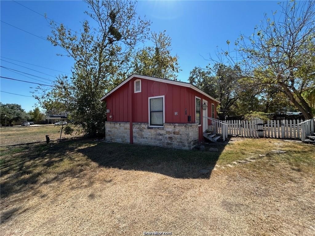 216 Montclair Ave – photo 2