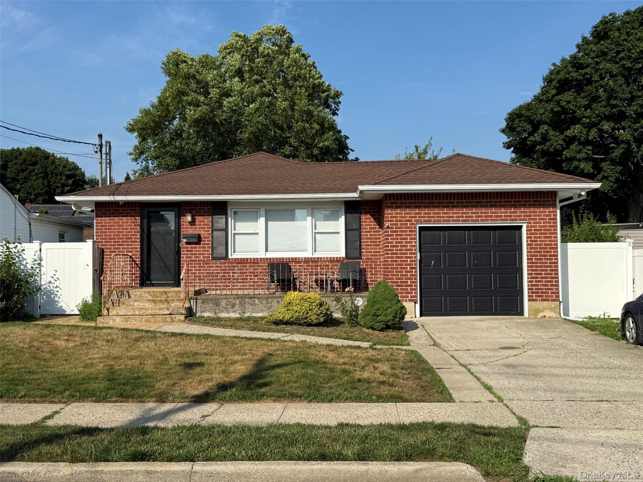 15 W Walnut St – photo 1